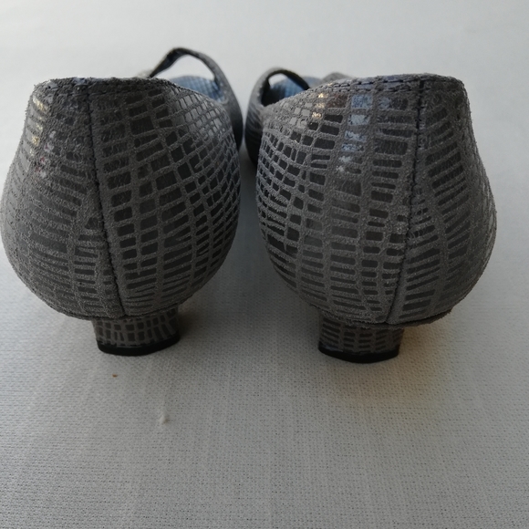 J. Renee Gray Snakeskin Heels - Picture 5 of 8